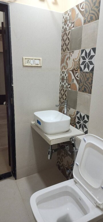 Bathroom in 3 BHK Apartment at Pearl Arcade Andheri, Andheri West – for Rent