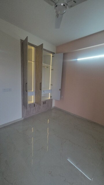 Room in 3.5 BHK Builder Floor at Smart World Gems, Sector 89 – for Rent