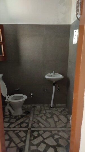 Bathroom in 6 BHK Independent House at Ambala Highway – for Sale