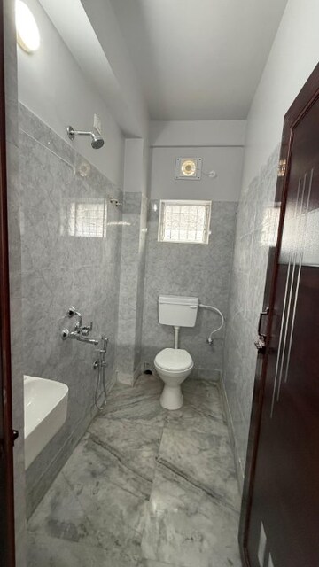 Bathroom in 2 BHK Apartment at Mahatma Gandhi Road – for Rent
