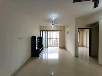 Room in 2 BHK Apartment at Lodha Paradise, Majiwada – for Rent
