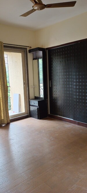 Room in 2 BHK Apartment at Siddhi Highland Park Phase 2, Kapur Bawdi – for Sale