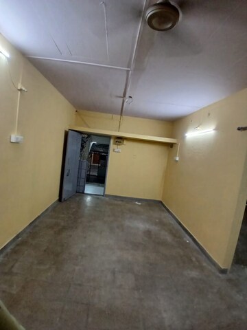 Room in 1 RK Apartment at Nagari Niwara CHS, Goregaon East – for Rent