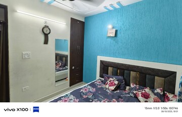 Room in 3 BHK Apartment at Shaheen Bagh – for Sale