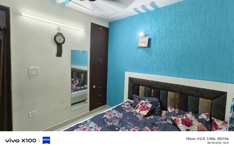 Room, shaheen bagh 3 Bedroom 70 Sq.Yd. Apartment In Shaheen Bagh Delhi 9148314