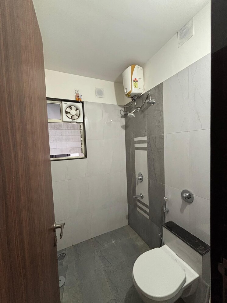 Bathroom, vilas-javdekar-yashwin-encore 2 Bedroom 582 Sq.Ft. Apartment In Wakad Pune 9148319