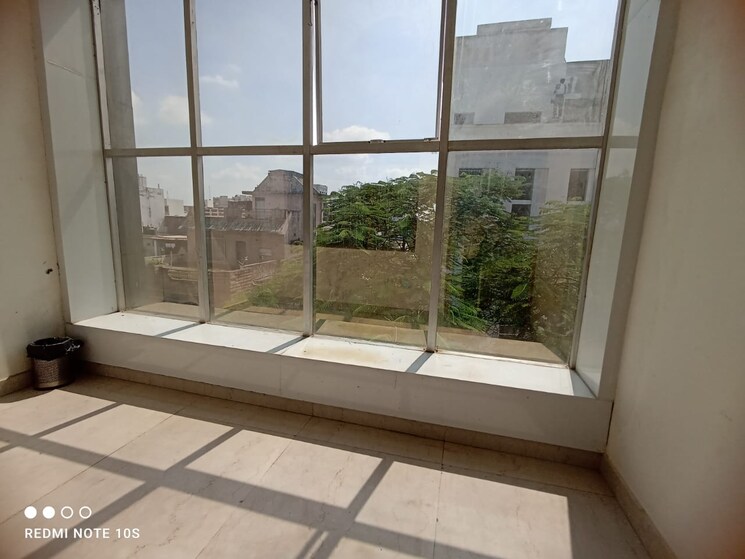 Balcony, west patel nagar 3 Bedroom 1000 Sq.Ft. Builder Floor In West Patel Nagar Delhi 9148340