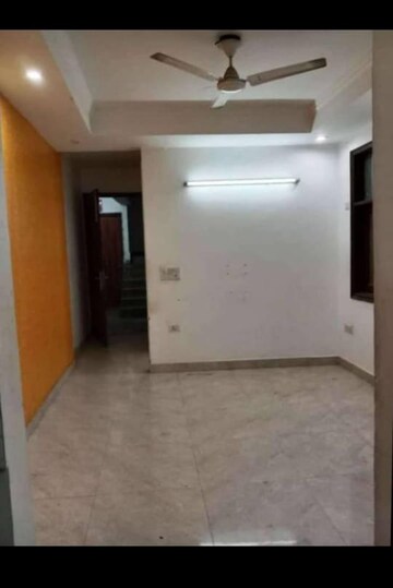 Room in 3 BHK Builder Floor at Kishangarh – for Rent
