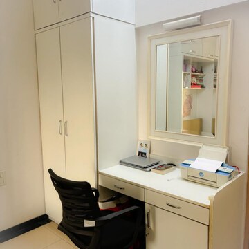 Team Area in 2 BHK Apartment at Pooja Apartments Khar, Khar West – for Rent