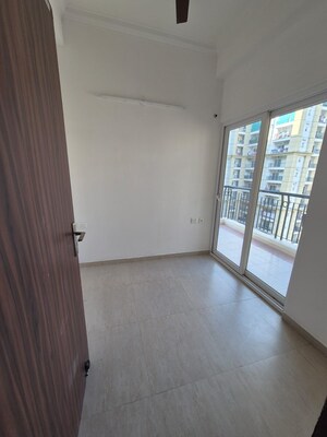 Room in 2.5 BHK Apartment at Ajnara Homes, Sector 16b Greater Noida – for Sale