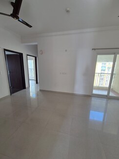 2.5 BHK + Study Room Apartment For Sale in Ajnara Homes