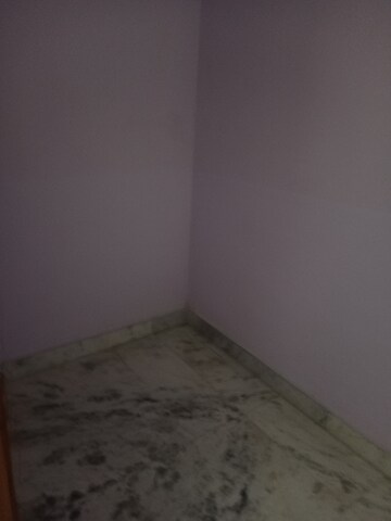 Room in 2 BHK Builder Floor at Sector 18 – for Rent