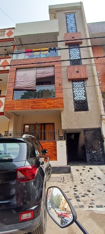 3 BHK Builder Floor – Exterior View View at Niti Khand I - for Rent