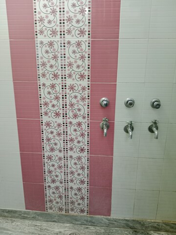 Bathroom in 2 BHK Builder Floor at Sector 18 – for Rent