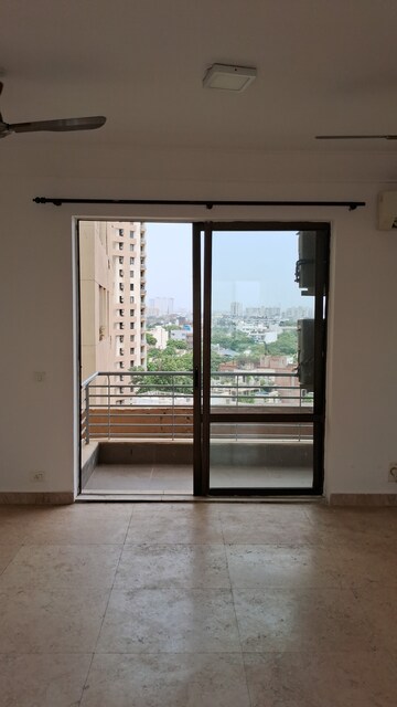 Room in 3 BHK Apartment at Unitech Fresco, Sector 50 – for Sale