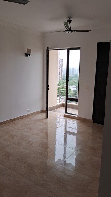 Room in 3 BHK Apartment at Unitech Fresco, Sector 50 – for Sale