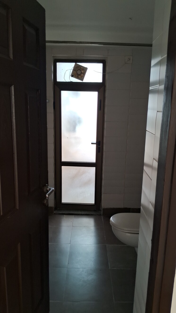 Bathroom, unitech-fresco 3 Bedroom 1877 Sq.Ft. Apartment In Sector 50 Gurgaon 9148402