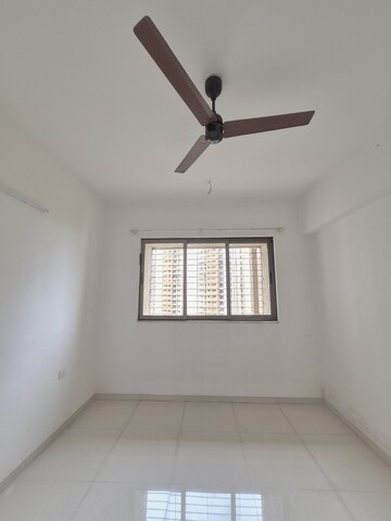 Room in 3 BHK Apartment at Lodha Splendora, Ghodbunder Road – for Rent