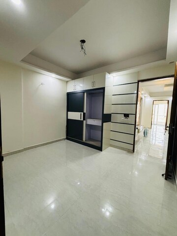 Room in 4 BHK Apartment at Dwarika Raj Garden City, Raj Nagar Extension – for Sale