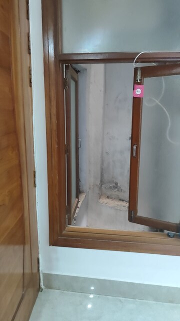 Furnished Amenities in 1.5 BHK Apartment at Adchini – for Rent