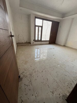 Room in 4 BHK Apartment at Dwarika Raj Garden City, Raj Nagar Extension – for Sale