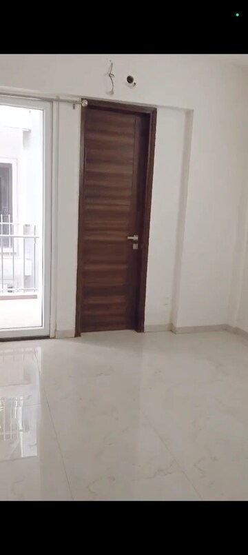 Room in 2.5 BHK Apartment at Smart World Gems, Sector 89 – for Rent