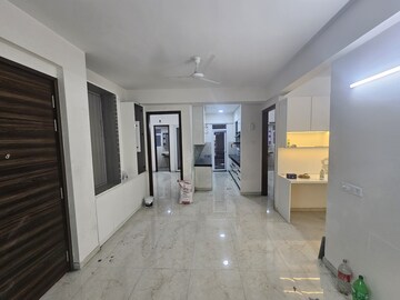 Room in 2.5 BHK Apartment at Smart World Gems, Sector 89 – for Rent