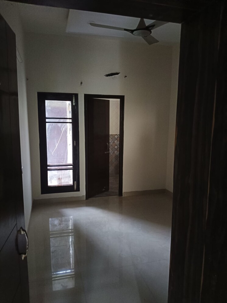 Room, dhakoli 3 Bedroom 100 Sq.Yd. Apartment In Dhakoli Zirakpur 9148479