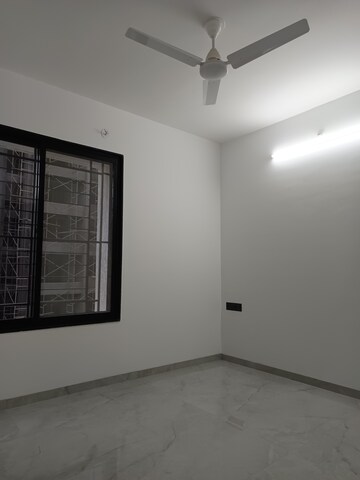 Room in 2 BHK Apartment at Unique Youtopia, Kharadi – for Rent