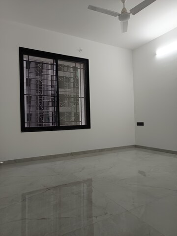 Room in 2 BHK Apartment at Unique Youtopia, Kharadi – for Rent
