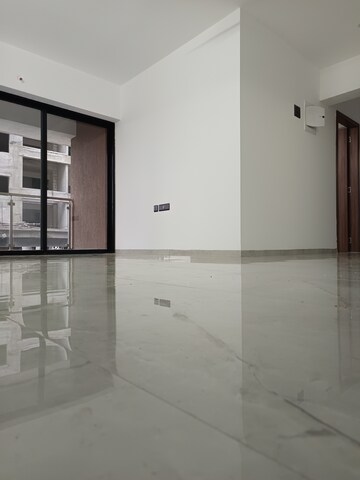 Room in 2 BHK Apartment at Unique Youtopia, Kharadi – for Rent