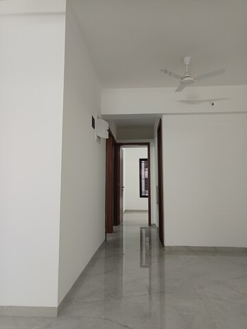 Room in 2 BHK Apartment at Unique Youtopia, Kharadi – for Rent