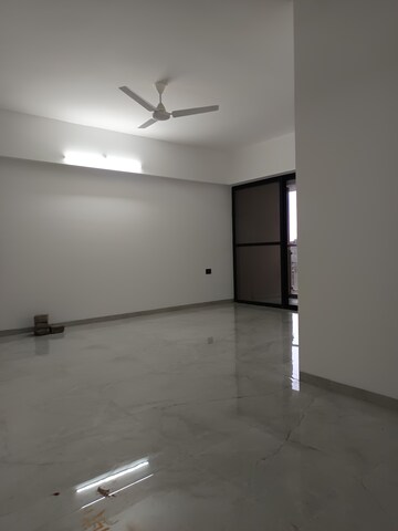 Room in 2 BHK Apartment at Unique Youtopia, Kharadi – for Rent