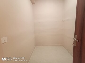 Room in 2 BHK Builder Floor at Kailash Colony – for Rent
