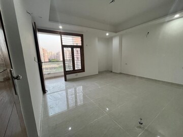 Room in 5 BHK Apartment at Dwarika Raj Garden City, Raj Nagar Extension – for Sale