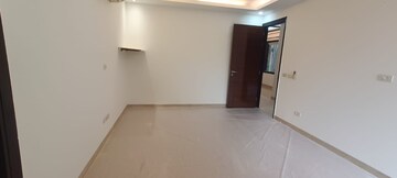 Room in 4 BHK Builder Floor at Panchsheel Park – for Rent