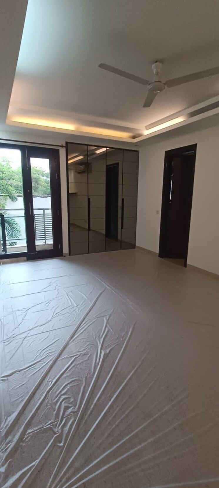 Room, panchsheel park 4 Bedroom 500 Sq.Yd. Builder Floor In Panchsheel Park Delhi 9148509