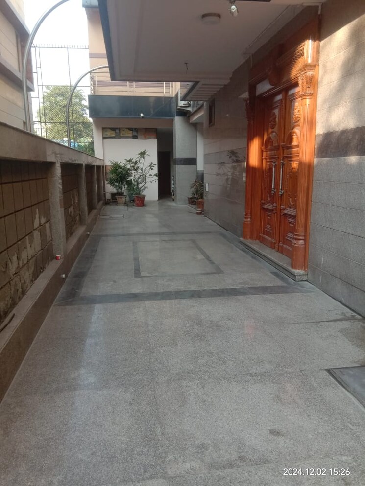 Balcony, sector 47 6+ Bedroom 450 Sq.Mt. Villa In Sector 47 Noida 9148501