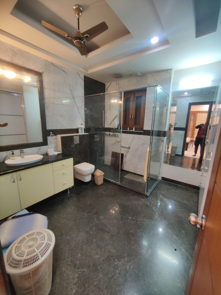 Living Room, sector 47 6+ Bedroom 450 Sq.Mt. Villa In Sector 47 Noida 9148501