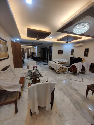 Master Bedroom in 6+ BHK Villa at Sector 47 – for Sale