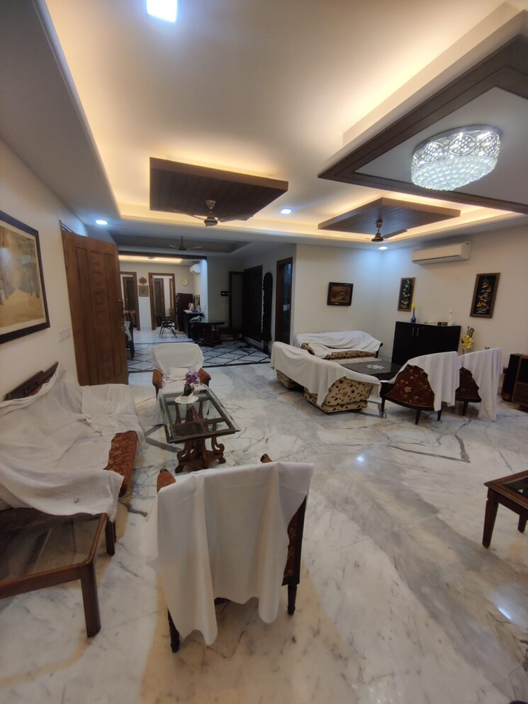 Master Bedroom, sector 47 6+ Bedroom 450 Sq.Mt. Villa In Sector 47 Noida 9148501