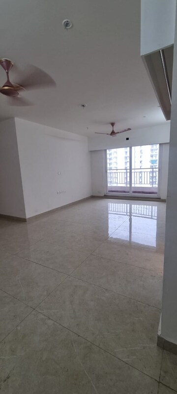 Room in 3.5 BHK Apartment at Rishita Mulberry Heights, Sushant Golf City – for Rent