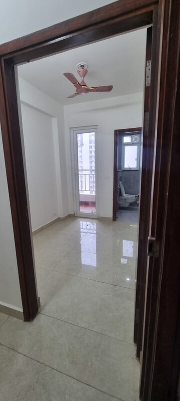 Bathroom in 3.5 BHK Apartment at Rishita Mulberry Heights, Sushant Golf City – for Rent
