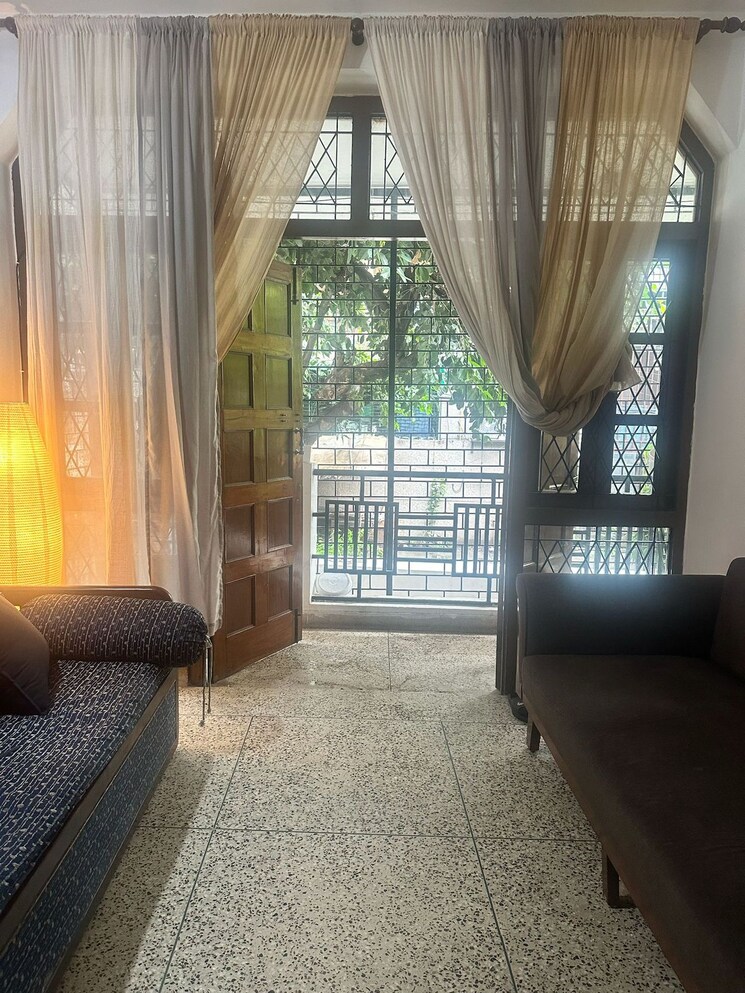 Living Room, rwa-chittaranjan-park-block-r 2 Bedroom 100 Sq.Yd. Builder Floor In Chittaranjan Park Delhi 9148523