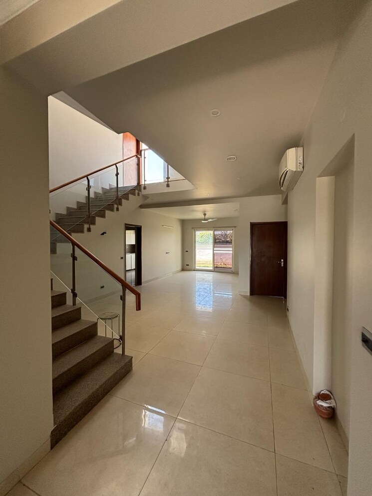 Kitchen, central-park-3-flower-valley 4 Bedroom 4000 Sq.Ft. Villa In Sohna Sector 33 Gurgaon 9148517