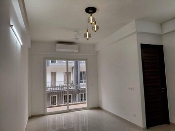 Room in 3 BHK Apartment at Smart World Orchard, Sector 61 – for Rent