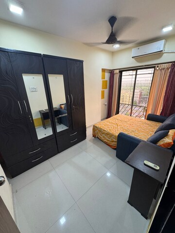 Team Area in 3 BHK Apartment at Serenity Heights, Malad West – for Rent
