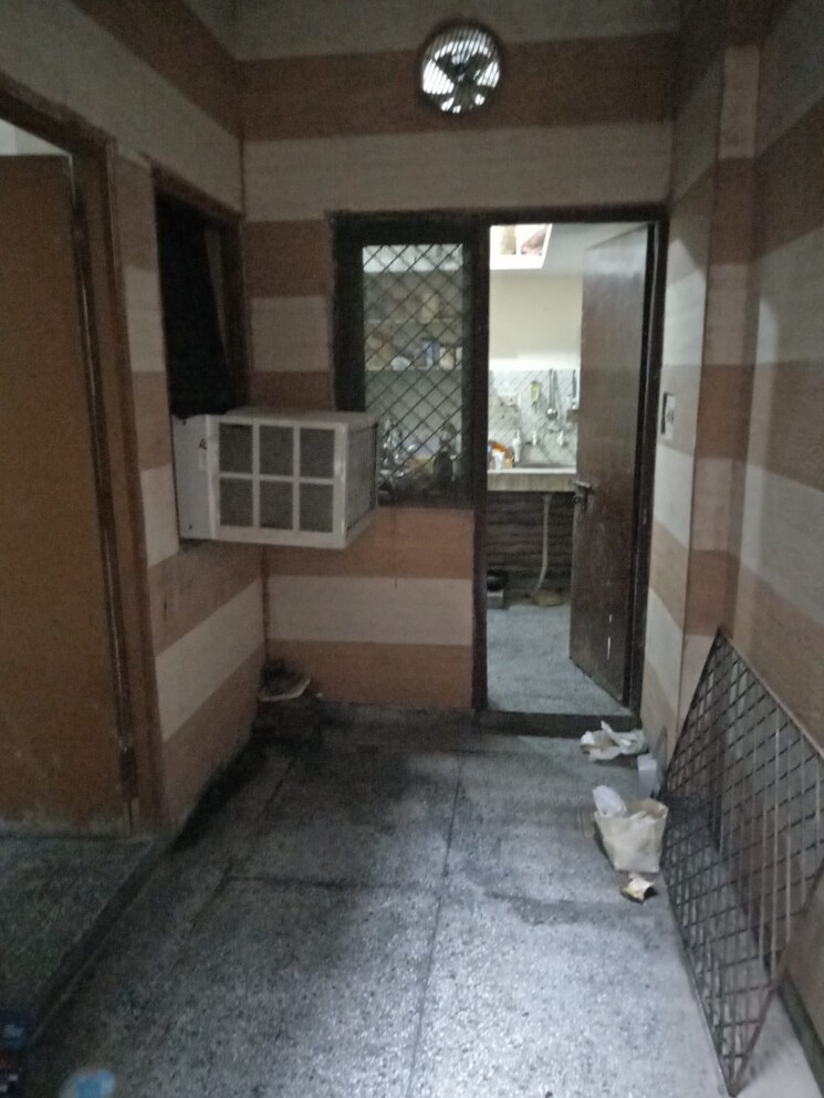  Parking, beta ii greater noida 2 Bedroom 750 Sq.Ft. Builder Floor In Beta Ii Greater Noida Greater Noida 9148643