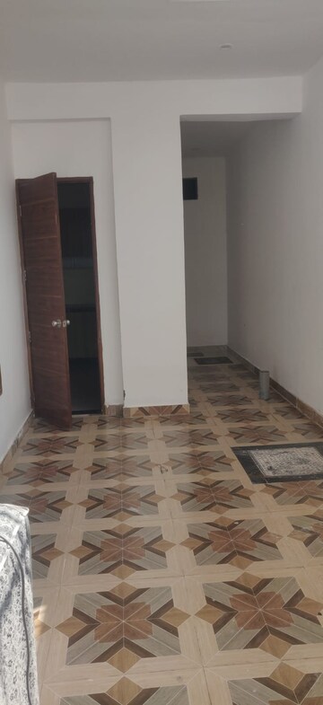 Room in 2 BHK Builder Floor at Beta Ii Greater Noida – for Rent