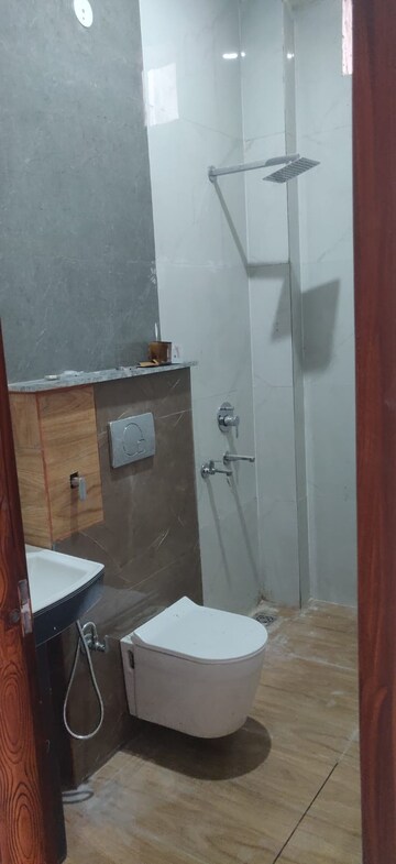 Bathroom in 2 BHK Builder Floor at Beta Ii Greater Noida – for Rent